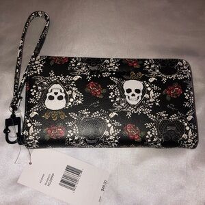 Betsey Johnson Skull, Roses & Crowns Black Multi Faux Leather ZA Wallet NWT
